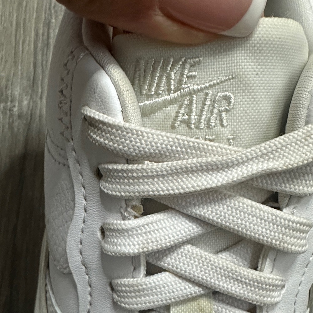 Nike Air Force 1 Low White Sneakers kids size 5 - Picture 8 of 12